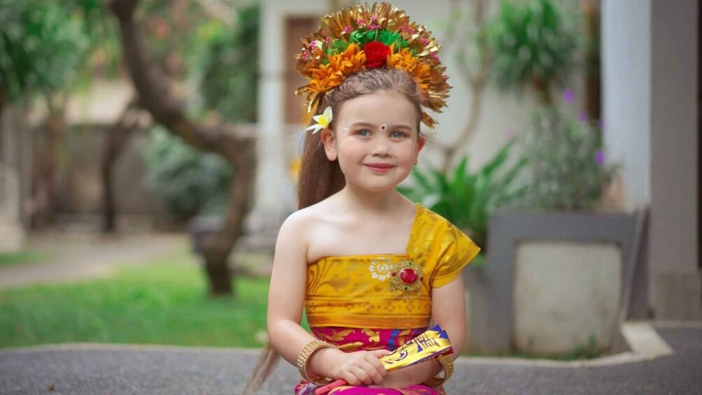 Picture 6 for Activity Bali: Balinese Costume in Your Resident with Photography