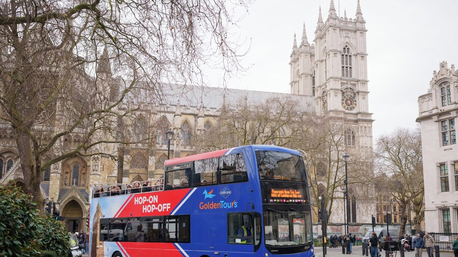 Warner Bros. Studio London with Transport + 1 day Hop-on Hop-off London Bus