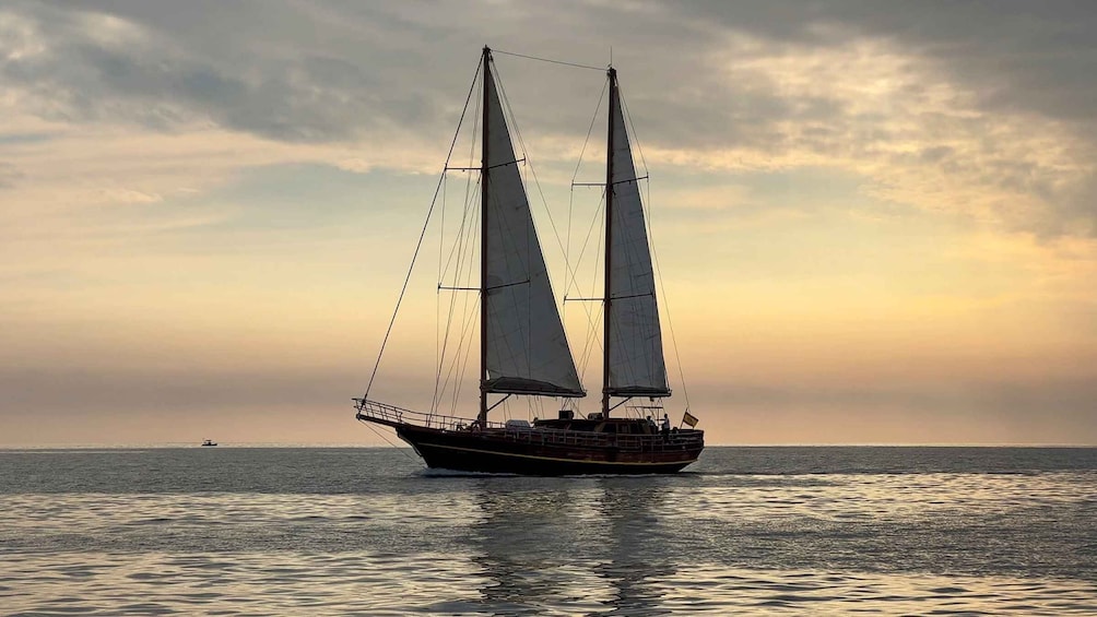 Sunset boat trips Fuerteventura - Food & drinks included