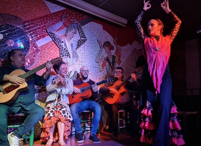 Picture 2 for Activity Valencia: Flamenco at Toro y La Luna with Drinks or Dinner