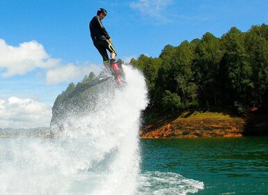 Vuele alto con Flyboard: alquiler de tablas