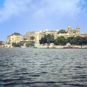 Udaipur: City Palace & Garden of Maidens Private Guided Tour