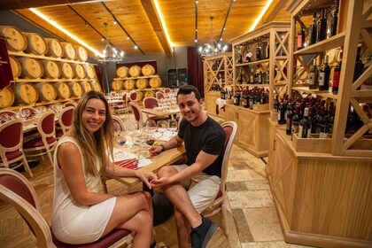 San Gimignano: Pranzo o cena in cantina con degustazione di vini