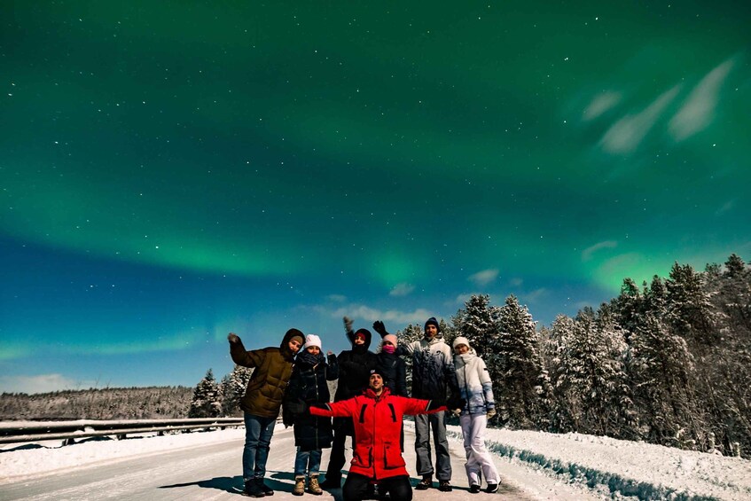 Picture 7 for Activity Rovaniemi: Aurora Hunting Photography Tour with Barbeque