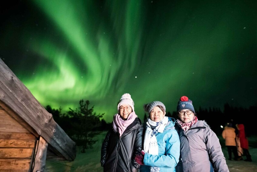 Picture 4 for Activity Rovaniemi: Aurora Hunting Photography Tour with Barbeque