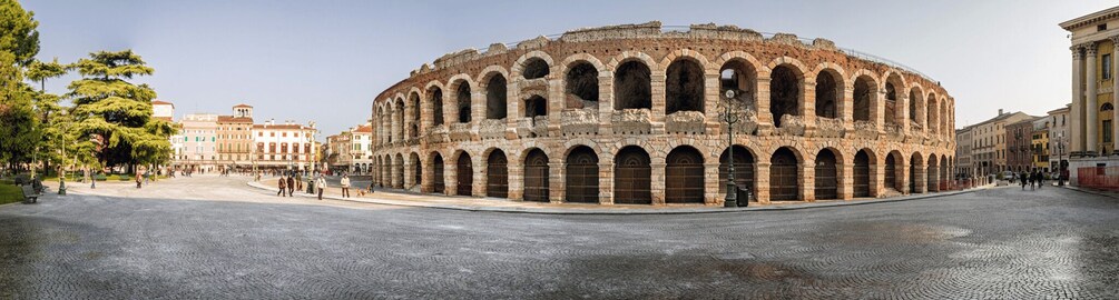 Picture 5 for Activity Milan: Verona Day Tour with a Lake Garda Cruise to Sirmione