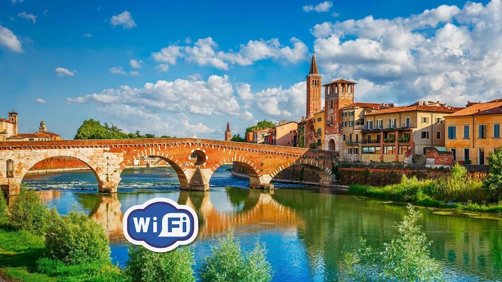 Milan: Verona Day Tour with a Lake Garda Cruise to Sirmione