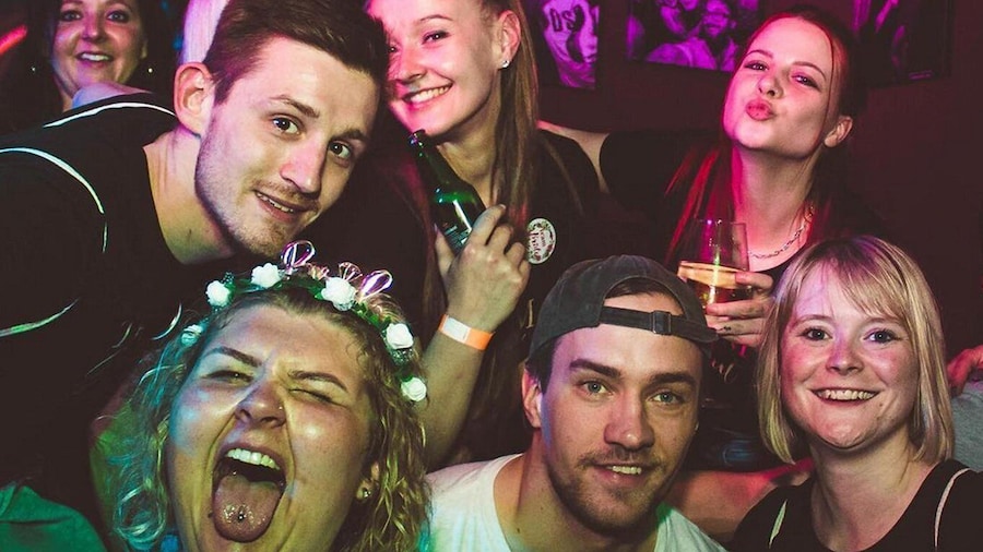 Bremen: Private pub crawl with guide, shots & drinking games