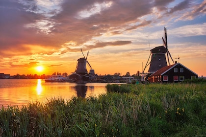 Private Tour Zaanse Schans Windmills, Volendam & Marken