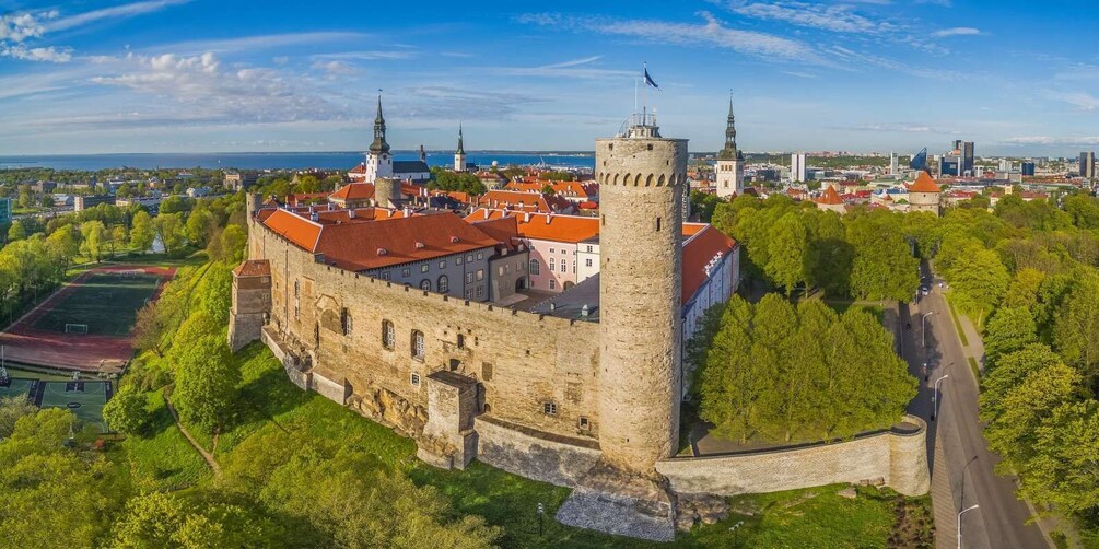 Picture 2 for Activity From Riga: Transfer to Tallinn with Turaida Museum Reserve