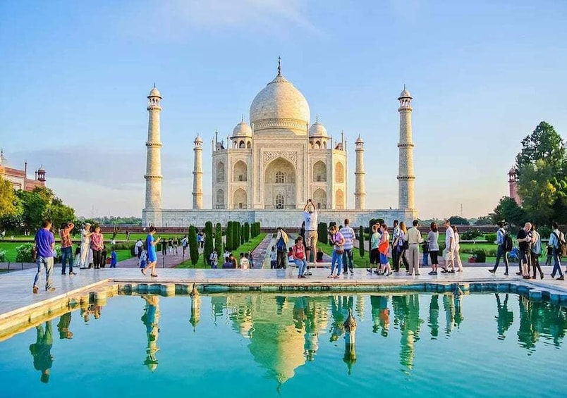 From Delhi:Overnight Taj Mahal Tour by Car with 5-Star Hotel