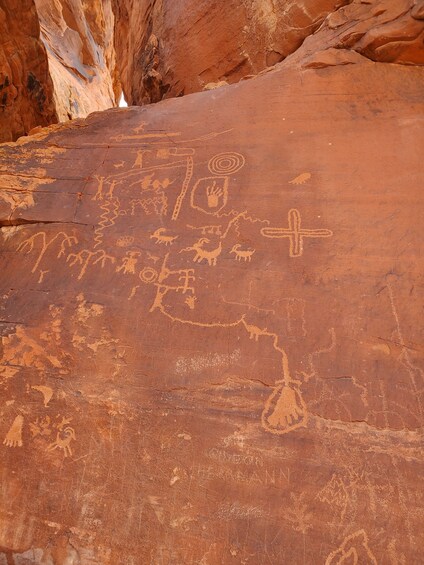 Picture 5 for Activity From Las Vegas: Valley of Fire Small Group Tour