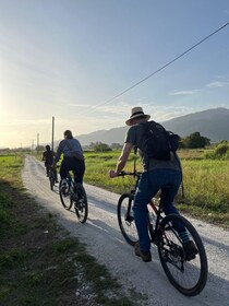 Langkawi: Fahrradtour auf dem Land, Schwimmen im Wasserfall und Nachtisch