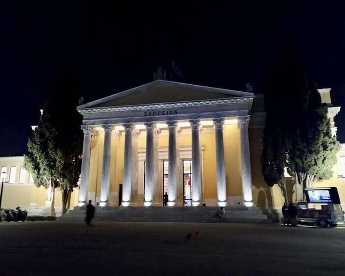 Picture 4 for Activity Athens: City Highlights Nighttime Walking Tour in Spanish