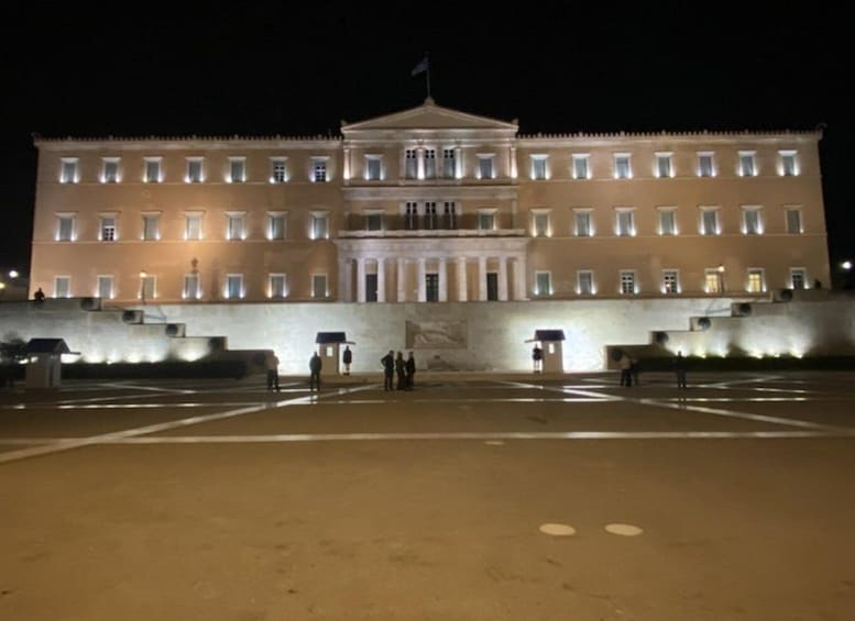 Picture 5 for Activity Athens: City Highlights Nighttime Walking Tour in Spanish