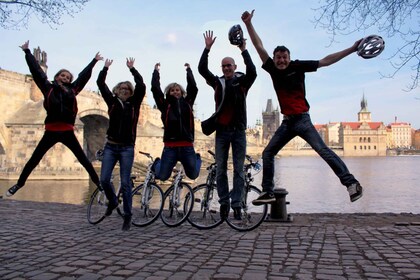 Praga: Tour della città in bicicletta o in E-Bike con una guida locale