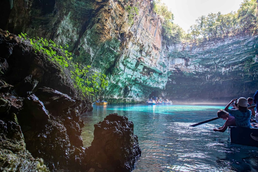 Kefalonia: Half-Day Lake Melissani and Drogarati Cave Tour