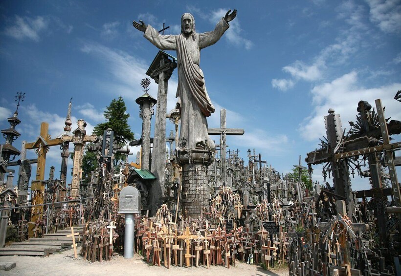 From Riga: Hill of Crosses, Bauska & Rundale Full-Day Tour