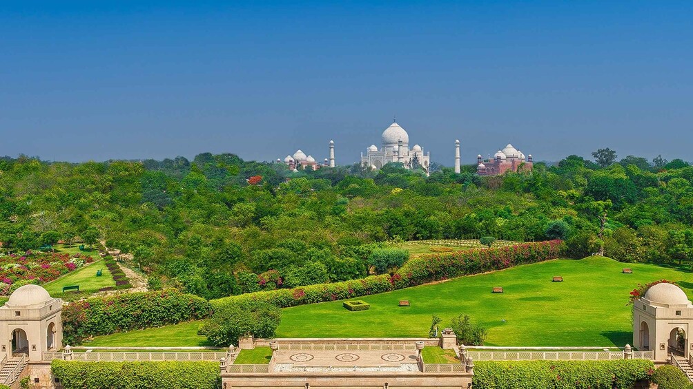 Taj Mahal Sunrise & Agra Fort Tour with Fatehpur Sikri