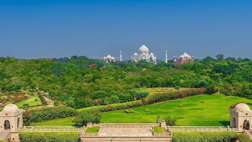 Taj Mahal Sunrise & Agra Fort Tour with Fatehpur Sikri