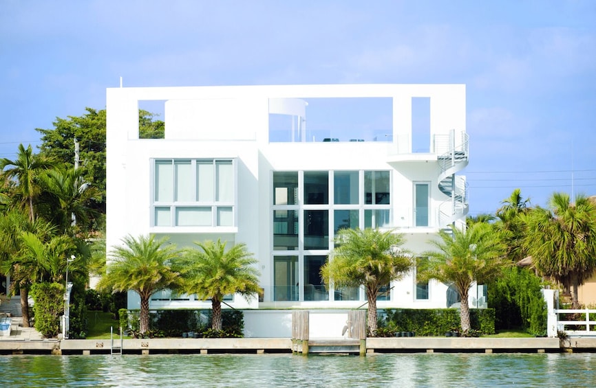 Picture 3 for Activity Miami: Celebrity Homes & Millionaire Mansions Boat Tour