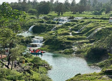 Salalah: Wadi Derbat, Jabal Samhan, & Sinkhole Private Tour