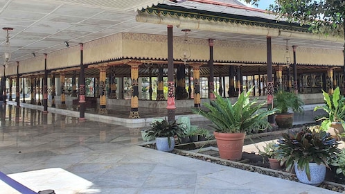 Yogyakarta: Yogyakarta Palace and Taman Sari Tour