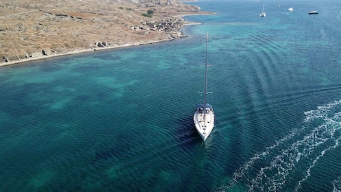 6 Hours Tour to Delos and Rhenia Islands with Sailing Yacht