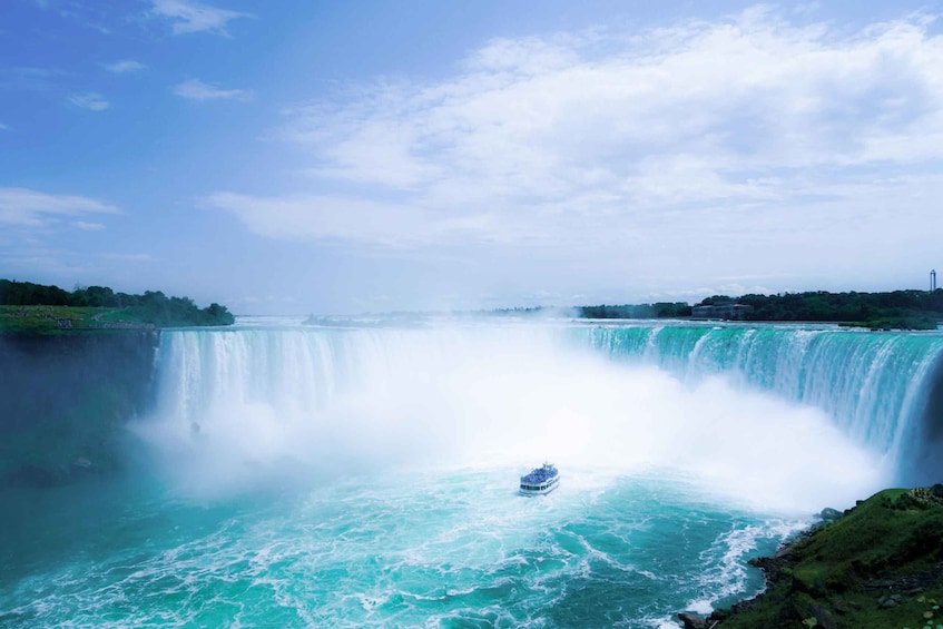 Picture 2 for Activity Toronto: Niagara Falls Tour with Boat and Lunch