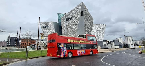 Belfast: Sightseeingtur HOP ON HOP OFF fra rådhuset