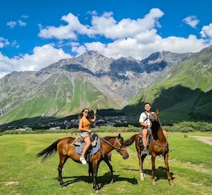 Desde Tbilisi: lo mejor de las montañas Kazbegi y Gudauri