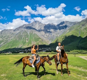 来自第比利斯：Kazbegi 和 Gudauri 山脉的精华