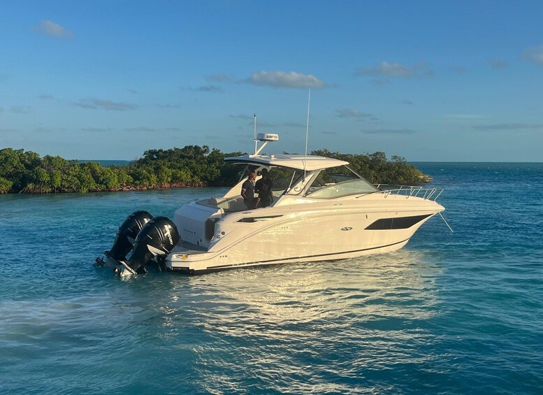 Turks & Caicos : Private Luxury Charters