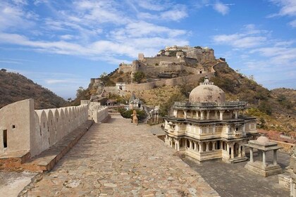 通過 Ranakpur 和 Kumbhalgarh 堡轉移焦特布爾到烏代布爾