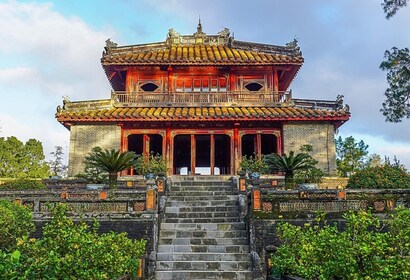 เว้: ทัวร์สุสานหลวงเว้ เยี่ยมชมสุสานและเจดีย์ที่ดีที่สุด 3 แห่ง