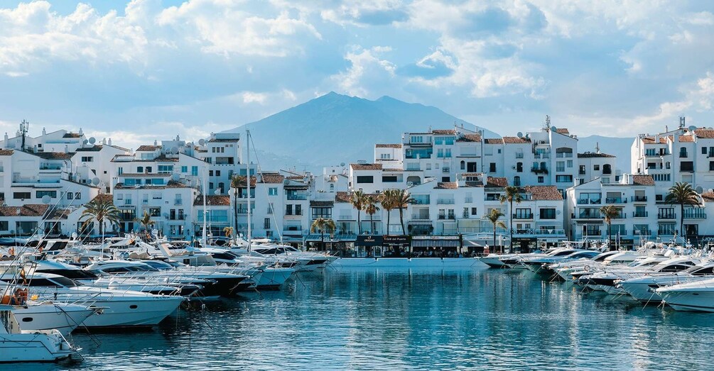 From Málaga: Marbella, Mijas y Puerto Banús Guided Tour