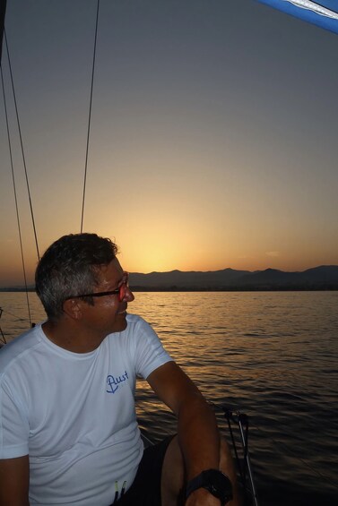 Marbella: Sunset Luxury Sailing Cruise in Puerto Banús