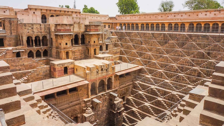 Transfer Agra To Jaipur Via Fatehpur Sikri & Stepwell