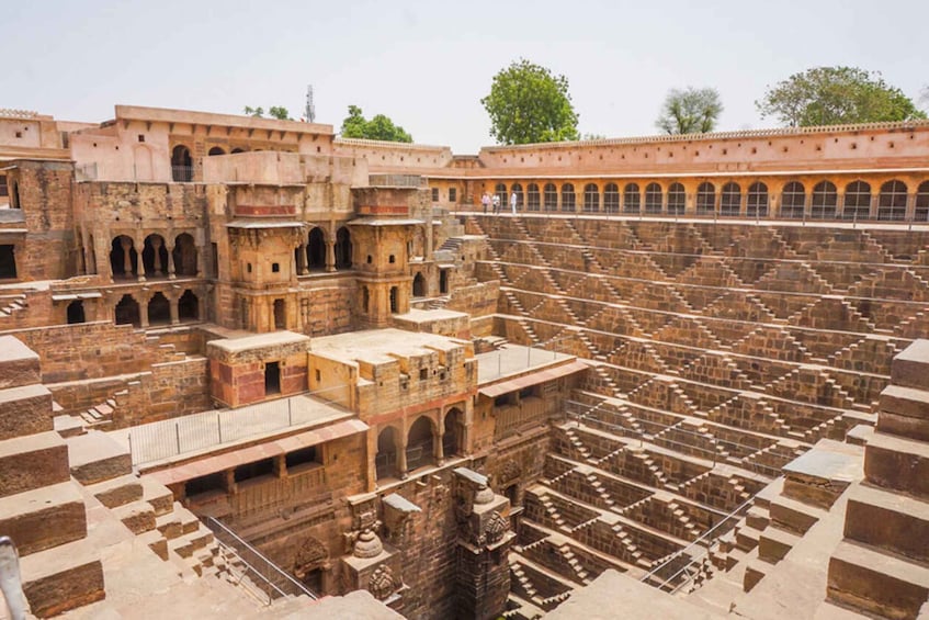 Transfer Agra To Jaipur Via Fatehpur Sikri & Stepwell