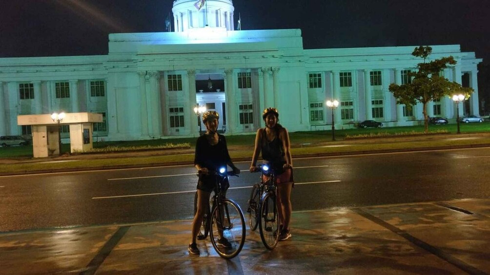 Picture 2 for Activity Colombo: Private Nighttime Biking Tour with Snacks
