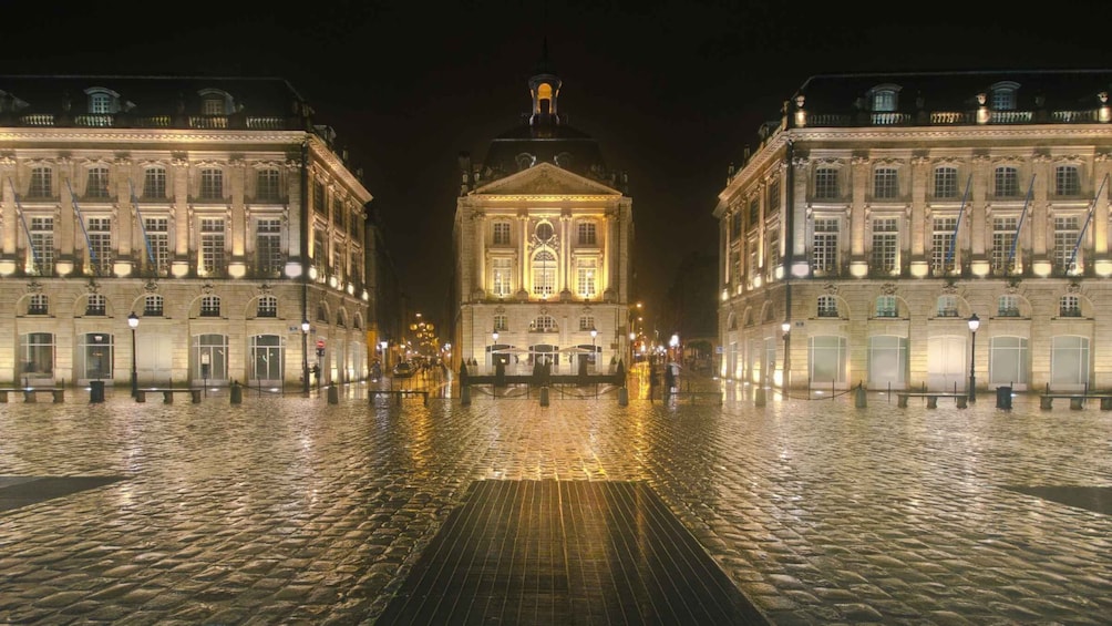 Picture 1 for Activity Bordeaux: City Highlights & Self-Guided Scavenger Hunt Tour
