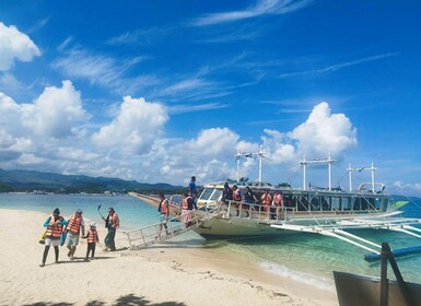 Boracay : Bateau à la découverte des îles excursion avec entrée à Crystal C...