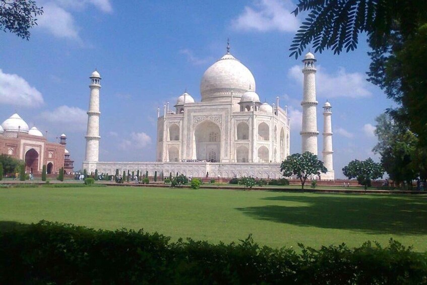 Picture 4 for Activity Taj Mahal Guided Tour with Fast Track Entry