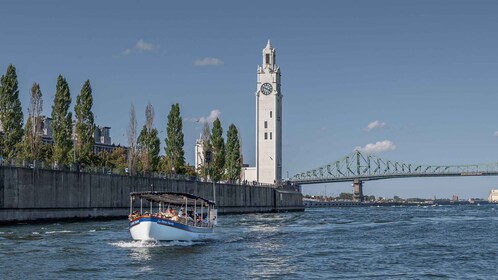 Montreal: Electric Boat Cruise with Onboard Drinks