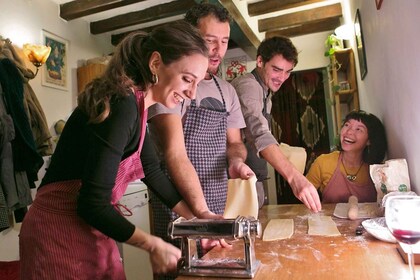 Turin : Cours de cuisine avec un chef local et recettes artisanales