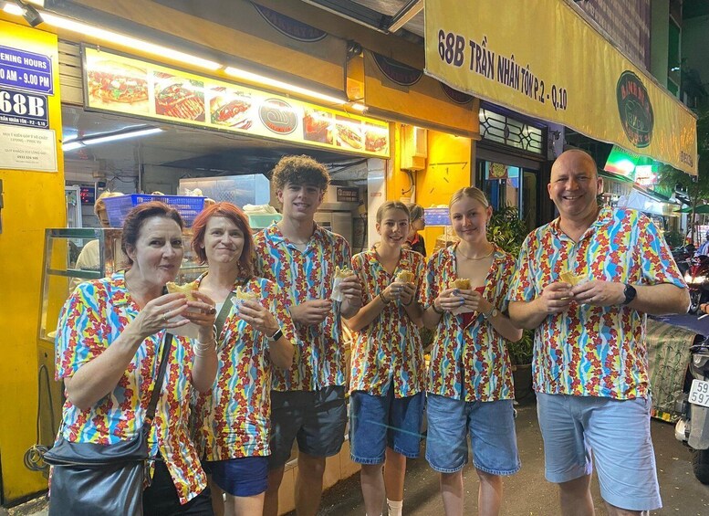 Ho Chi Minh City: Walking Food Tour with 13 Tastings