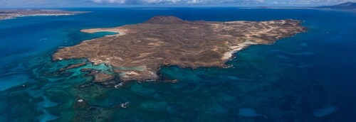 ランサローテ発ロボス島とフエルテベントゥーラ・デイクルーズ