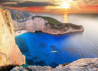 Navagio Beach: tour de un día por Shipwreck Beach y las cuevas azules