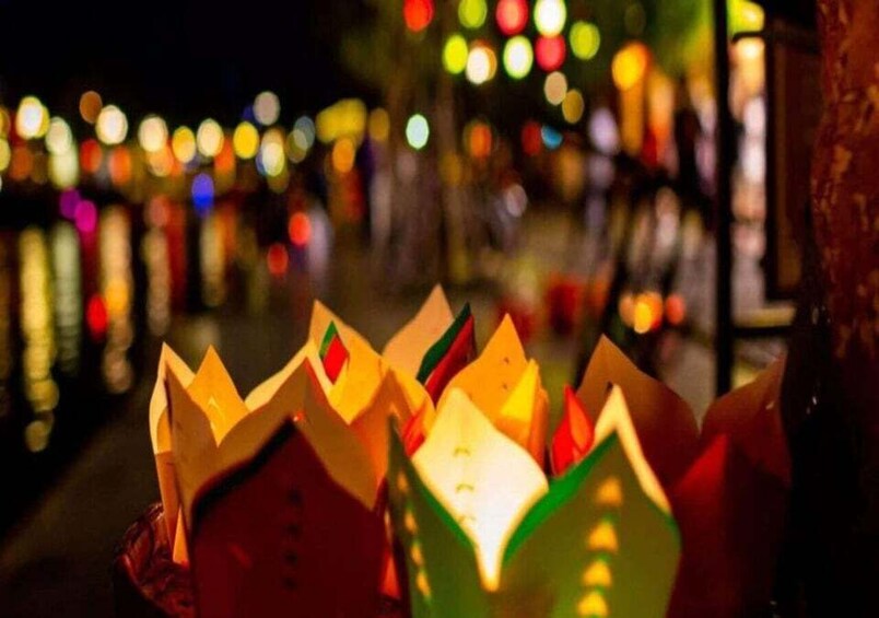 Picture 13 for Activity Hoi An: Night Boat Trip and Release Lantern at Hoai River