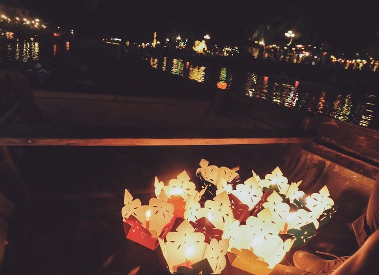 Picture 6 for Activity Hoi An: Night Boat Trip and Release Lantern at Hoai River